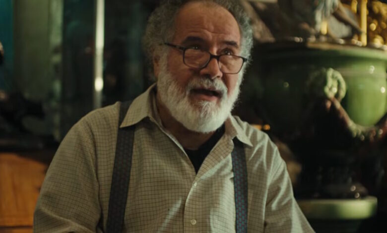 o-apon-κυκλοφόρησε-το-music-video-του-τραγουδιού-«Ρεμπέτικο»-με-πρωταγωνιστή-τον-Θοδωρή-Κατσαφάδο