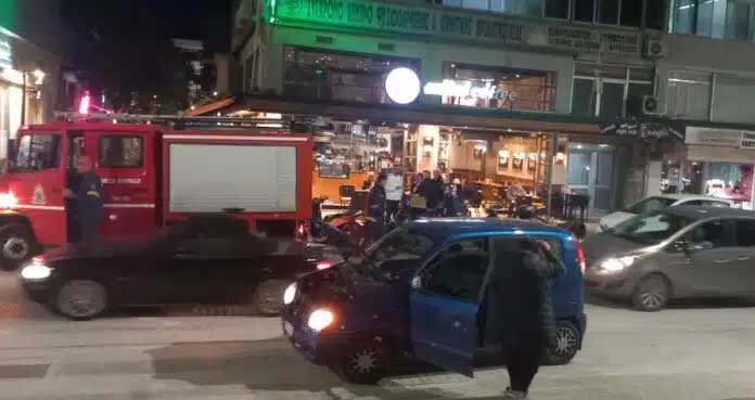 Τρίκαλα:-Φλεγόμενο-όχημα-στην-κεντρική-πλατεία