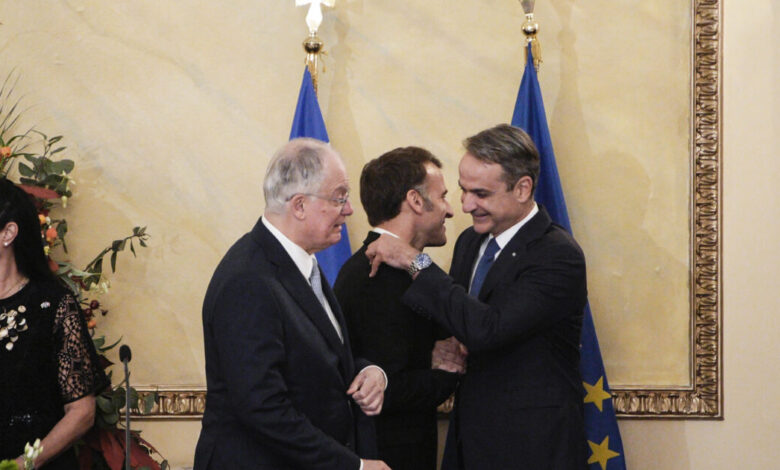 Μακρόν:-Ελλάδα-και-Γαλλία-σκέφτονται-πάντα-πέρα-από-τον-εαυτό-τους-μέσα-στην-παγκόσμια-αταξία