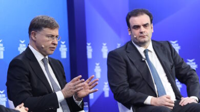 Ντομπρόβσκις-–-Πιερρακάκης:-Προσωρινά-και-στοχευμένα-μέτρα-απέναντι-στο-στασιμοπληθωριστικό-σοκ