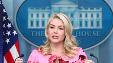 ΗΠΑ:-Η-Καρολάιν-Λέβιτ-αποχωρεί-από-τον-Λευκό-Οίκο-με-άδεια-μητρότητας