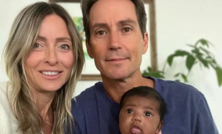 Φλόριντα:-Το-ζευγάρι-που-μήνυσε-κλινική-εξωσωματικής-επειδή-τους-εμφύτευσαν-λάθος-έμβρυο-βρήκε-τους-γενετικούς-γονείς-του-παιδιού