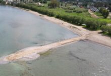 Ωρωπός:-Πέταξαν-μπάζα-στην-λιμνοθάλασσα-natura-και-έφτιαξαν-δρόμο-60-μέτρων-–-Μηνύσεις-από-τον-δήμο