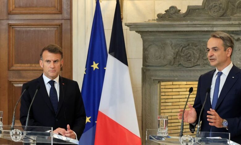live-η-συνάντηση-Μητσοτάκη-και-Μακρόν-στο-Μέγαρο-Μαξίμου-και-η-υπογραφή-της-νέας-αμυντικής-συνεργασίας-Ελλάδας-–-Γαλλίας