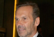 Πέτρος-Κωστόπουλος:-Η-συγκίνηση-του-παρουσιαστή-κατά-τη-διάρκεια-σύνδεσης-έξω-από-το-πατρικό-σπίτι-του