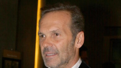 Πέτρος-Κωστόπουλος:-Η-συγκίνηση-του-παρουσιαστή-κατά-τη-διάρκεια-σύνδεσης-έξω-από-το-πατρικό-σπίτι-του