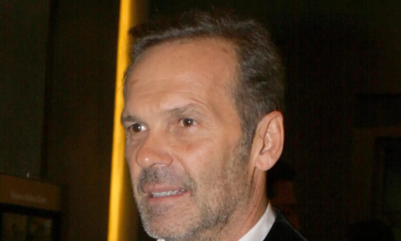 Πέτρος-Κωστόπουλος:-Η-συγκίνηση-του-παρουσιαστή-κατά-τη-διάρκεια-σύνδεσης-έξω-από-το-πατρικό-σπίτι-του