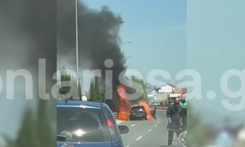 Λάρισα:-Αυτοκίνητο-τυλίχθηκε-στις-φλόγες-στη-μέση-του-δρόμου-–-Δείτε-βίντεο