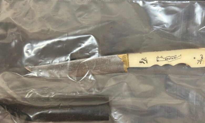 Άγιος-Δημήτριος:-Με-αυτό-το-κρητικό-μαχαίρι-σκότωσε-τον-Θεόφιλο-ο-20χρονος-–-«Το-έπλυνα-και-το-έκρυψα-στον-θερμοσίφωνα»