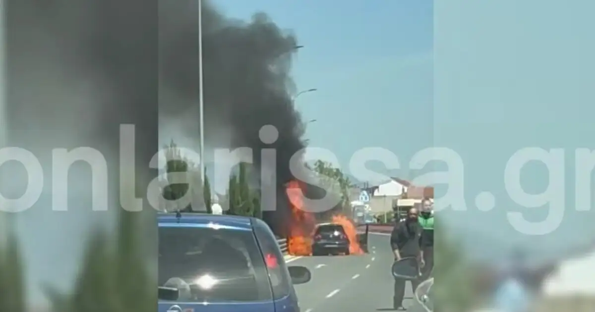 Λάρισα:-Αυτοκίνητο-τυλίχθηκε-στις-φλόγες-στη-μέση-του-δρόμου-–-Δείτε-βίντεο
