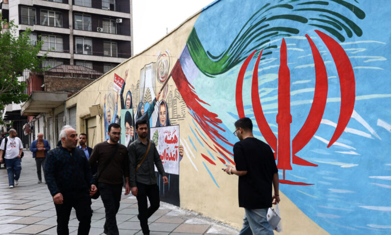 Ιράν:-«Οι-ΗΠΑ-έχουν-“βουλιάξει”-στον-πόλεμο,-ψάχνουν-να-σώσουν-τα-προσχήματα»-–-«Θρίλερ»-με-τις-διαπραγματεύσεις-στο-Πακιστάν