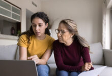 Συνταξιούχοι,-οικογένειες,-ενοικιαστές:-Πώς-το-όφελος-από-τα-νέα-μέτρα-«ακουμπά»-και-τη-μεσαία-τάξη