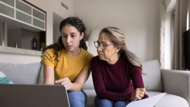 Συνταξιούχοι,-οικογένειες,-ενοικιαστές:-Πώς-το-όφελος-από-τα-νέα-μέτρα-«ακουμπά»-και-τη-μεσαία-τάξη