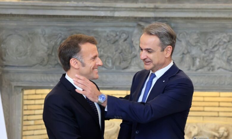Κυριάκος-Μητσοτάκης:-Η-ανάρτηση-με-τα-στιγμιότυπα-από-την-επίσκεψη-Εμανουέλ-Μακρόν-–-«Ελλάδα-και-Γαλλία-βρίσκονται-πιο-κοντά-από-ποτέ»