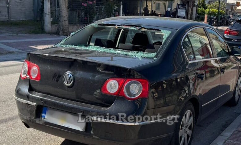 Τροχαίο-στη-Λαμία:-Στο-νοσοκομείο-νεαρός-μοτοσικλετιστής-που-έπεσε-πάνω-σε-σταθμευμένο-αυτοκίνητο