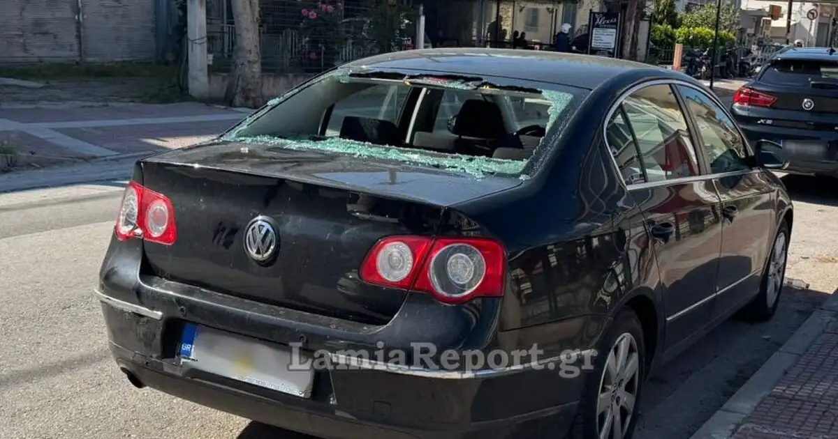 Τροχαίο-στη-Λαμία:-Στο-νοσοκομείο-νεαρός-μοτοσικλετιστής-που-έπεσε-πάνω-σε-σταθμευμένο-αυτοκίνητο