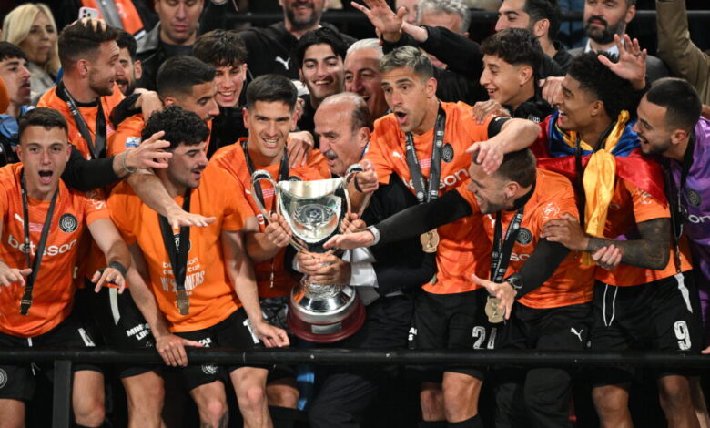 Τελικός-Κυπέλλου-Ελλάδας-betsson:-Η-απονομή-του-τροπαίου-στον-ΟΦΗ