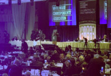 Συναγερμός-στις-ΗΠΑ:-Ο-Ντόναλντ-Τραμπ-απομακρύνθηκε-από-το-δείπνο-των-ανταποκριτών-μετά-από-πυροβολισμούς