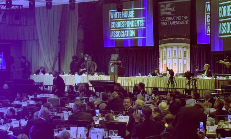 Συναγερμός-στις-ΗΠΑ:-Ο-Ντόναλντ-Τραμπ-απομακρύνθηκε-από-το-δείπνο-των-ανταποκριτών-μετά-από-πυροβολισμούς