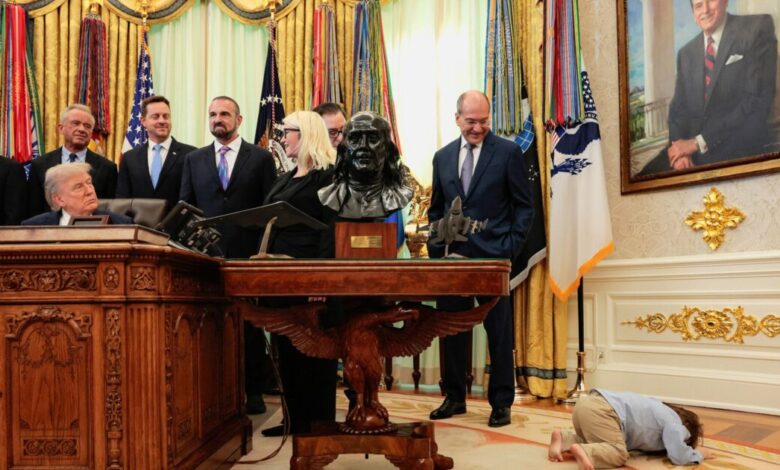 Δίχρονος-έκλεψε-την-παράσταση-στον-Λευκό-Οίκο-ενώ-ο-Τραμπ-μιλούσε,-βίντεο-και-φωτογραφίες