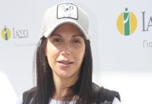 Η-Ανθή-Βούλγαρη-κάνει-γυμναστική-με-τον-ενός-έτους-γιο-της-–-Η-φωτογραφία-που-ανέβασε-στο-instagram