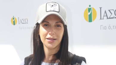 Η-Ανθή-Βούλγαρη-κάνει-γυμναστική-με-τον-ενός-έτους-γιο-της-–-Η-φωτογραφία-που-ανέβασε-στο-instagram