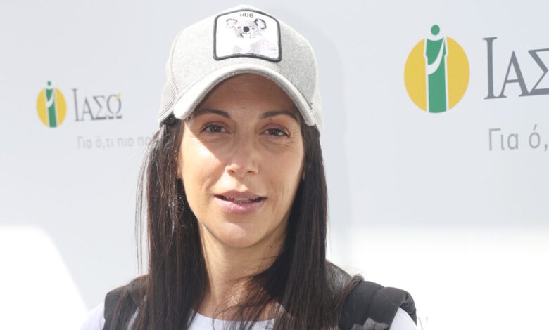 Η-Ανθή-Βούλγαρη-κάνει-γυμναστική-με-τον-ενός-έτους-γιο-της-–-Η-φωτογραφία-που-ανέβασε-στο-instagram