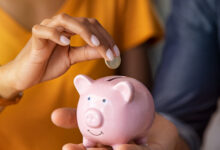 Ιστορικό-υψηλό-17ετίας-στο-διαθέσιμο-εισόδημα-των-νοικοκυριών-το-2025