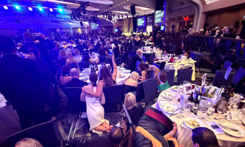 Πυροβολισμοί-στο-δείπνο-ανταποκριτών:-Τυφλός-δημοσιογράφος-περιγράφει-τις-στιγμές-τρόμου-και-κενά-στα-μέτρα-ασφαλείας