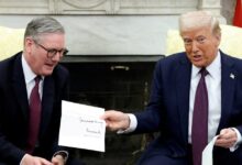 Στάρμερ-και-Τραμπ-μίλησαν-για-τα-Στενά-του-Ορμούζ:-Επείγουσα-ανάγκη-αποκατάστασης-της-ναυσιπλοΐας