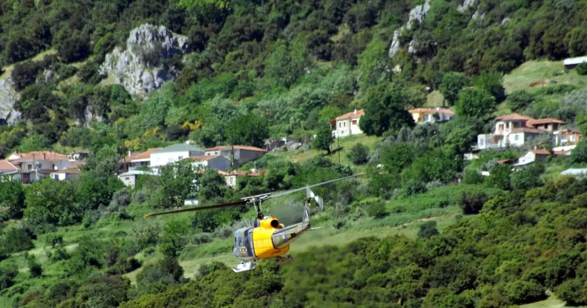 Ικαρία:-Η-πυροσβεστική-ανέσυρε-σορό-Γάλλου-τουρίστα-από-δύσβατο-σημείο