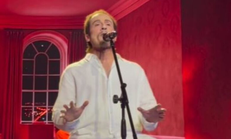 yfsf:-Ο-Παναγιώτης-Ραφαηλίδης-«λύγισε»-ως-Γιάννης-Πάριος-–-Τα-θετικά-σχόλια-για-την-ερμηνεία-του