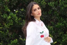 Αλεξάνδρα-Νίκα:-Ποζάρει-στον-κήπο-του-σπιτιού-της-με-φουσκωμένη-κοιλίτσα,-στον-7ο-μήνα-της-εγκυμοσύνης-της