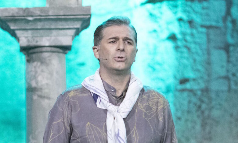 Αλέξανδρος-Μπουρδούμης:-Έμαθα-για-τον-θάνατο-του-αδερφού-μου-10-λεπτά-πριν-βγω-να-παίξω-στο-θέατρο