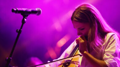 Γεωργία-Νταγάκη:-Η-μουσικός-που-καθήλωσε-με-τη-λύρα-της-πριν-τον-τελικό-Κυπέλλου-–-«Δεν-επιλέγουμε-τη-μοίρα-μας»