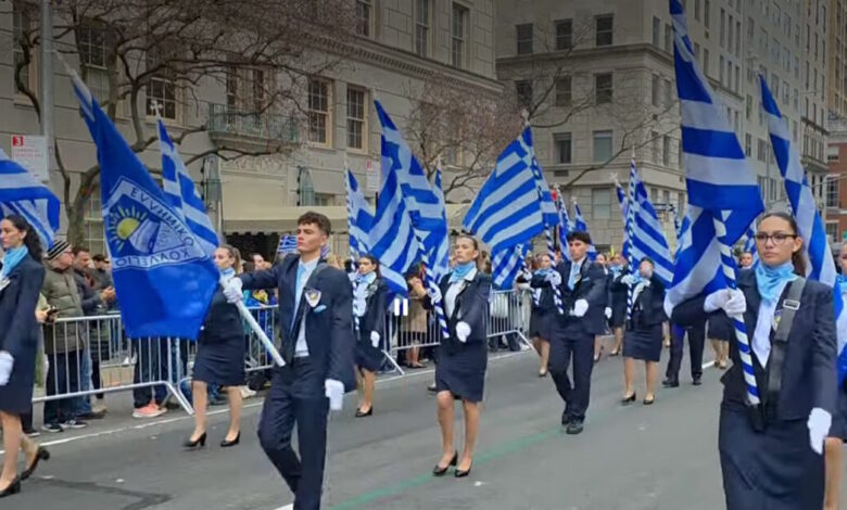 Νέα-Υόρκη:-Στα-γαλανόλευκα-η-5η-λεωφόρος-του-Μανχάταν-στην-παρέλαση-για-την-25η-Μαρτίου