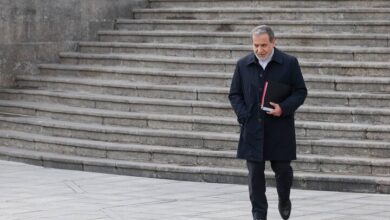 Στη-Μόσχα-ο-Αραγτσί-για-να-ενημερώσει-τον-Βλαντίμιρ-Πούτιν-για-τις-διαπραγματεύσεις-(upd)