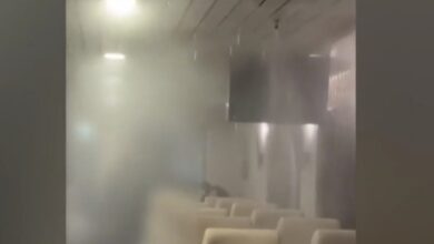 Νήσος-Σάμος:-Κατεστραμμένα-κινητά-και-ζημιές-από-την-«πλάκα»-επιβάτη-να-ανάψει-τσιγάρο