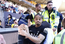 Σοκ-σε-Τότεναμ-και-Εθνική-Ολλανδίας:-Ο-Τσάβι-Σίμονς-υπέστη-ρήξη-χιαστού-και-χάνει-το-Μουντιάλ