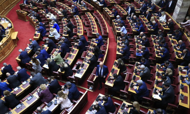 Αντιπολίτευση-για-την-απόφαση-του-Αρείου-Πάγου-για-τις-υποκλοπές:-«Δεν-αρχειοθετείται-η-Δημοκρατία»