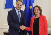 Μητσοτάκης-σε-αντιπρόεδρο-Κομισιόν:-«Η-Ελλάδα-πρωτοπόρος-στις-ΑΠΕ»-–-Στο-επίκεντρο-οι-τιμές-ενέργειας