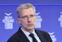 Επίθεση-ΠΑΣΟΚ-σε-Σκέρτσο-για-τα-πανεπιστήμια:-«Κυβερνητικός-ινστρούχτορας-με-φωτοβολίδες-αντιπερισπασμού»