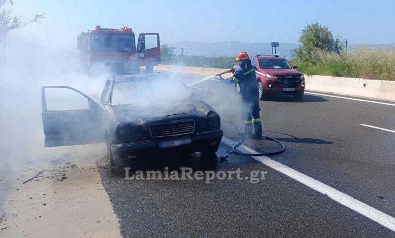 Αυτοκίνητο-τυλίχθηκε-στις-φλόγες-στην-εθνική-οδό-Αθηνών-–-Λαμίας-στο-ύψος-της-Σκάρφειας