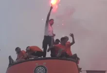 ΟΦΗ:-Ο-Χρήστος-Κόντης-άναψε-καπνογόνο-και-σηκώθηκε-όρθιος-στο-ανοικτό-πούλμαν-των-Κρητικών,-ζήτησε-γεμάτο-γήπεδο-με-Άρη