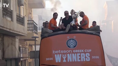 Ο-Μπούσης-φώναξε-συνθήματα-του-ΟΦΗ-στην-παρέλαση-της-ομάδας-στο-Ηράκλειο:-«Το-Κύπελλο-το-πήραμε-στο-Πανθεσσαλικό»