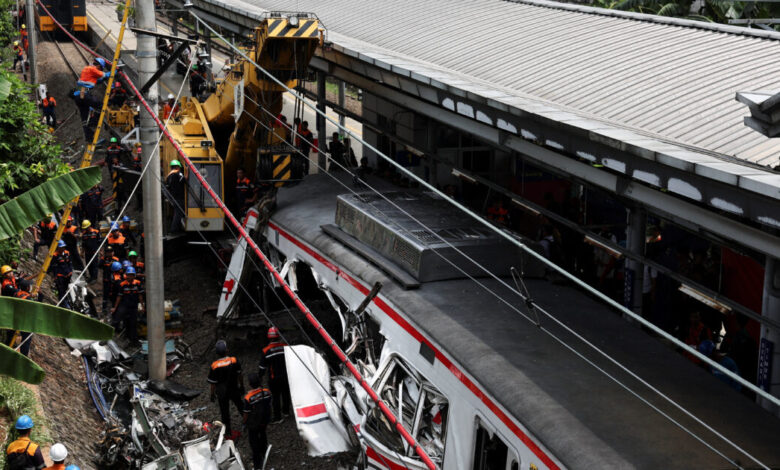 Τραγωδία-στην-Ινδονησία:-14-νεκροί-και-δεκάδες-τραυματίες-από-σύγκρουση-τρένων