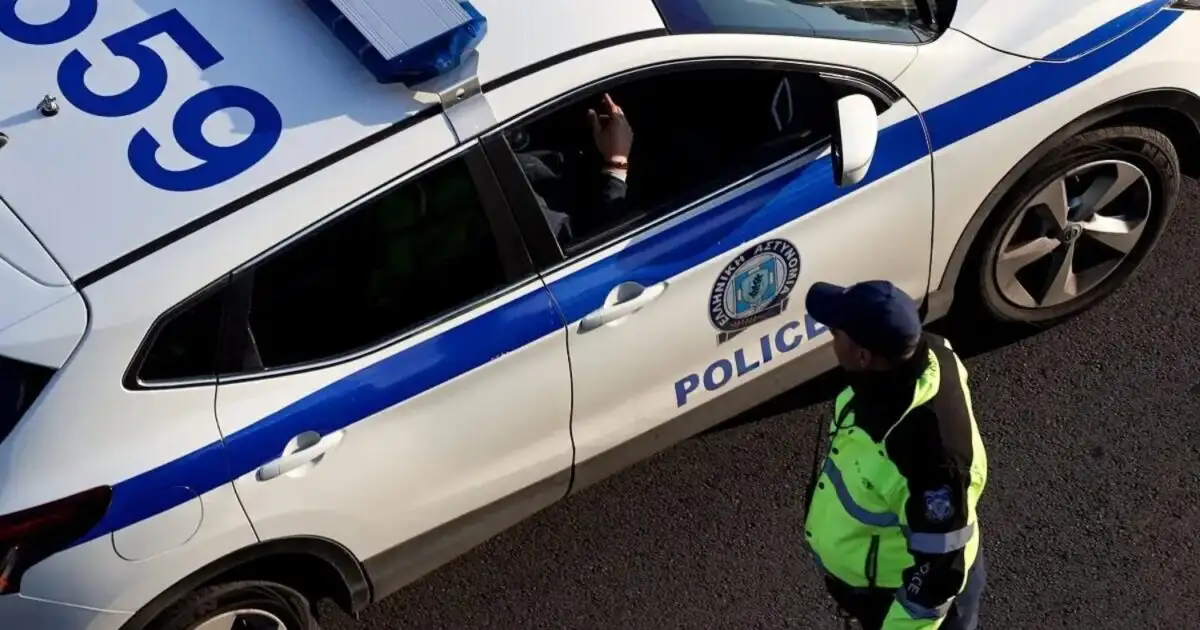 Λεωφόρος-Βουλιαγμένης:-Ντελαπάρισε-φορτηγό,-απεγκλωβίστηκε-ο-οδηγός