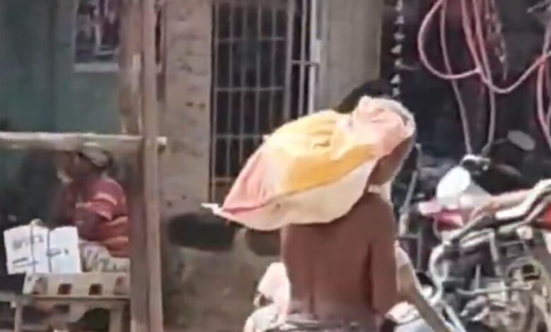 Ινδία:-Ξέθαψε-την-αδερφή-του-και-πήγε-τον-σκελετό-της-στην-τράπεζα-για-να-αποδείξει-ότι-είχε-πεθάνει