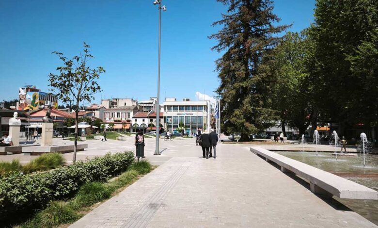 Πλατεία-Τρικάλων:-Έπεσε-παιδί,-«προσέχετε-τα-παιδιά»