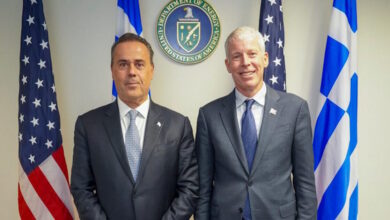 Τετ-α-τετ-Παπασταύρου-με-Ράιτ-για-γεώτρηση,-Κάθετο-Διάδρομο-και-πρωτοβουλία-3+1